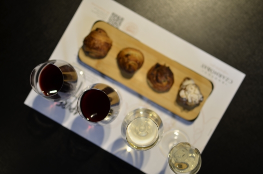 Croissants, Vinhos e Espumantes na Bodega Czarnobay