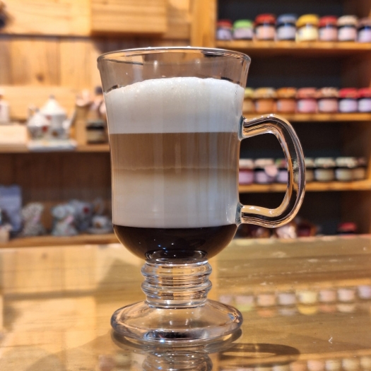 Grostoli, café e geleia de espumante na Fornello Di Luccia