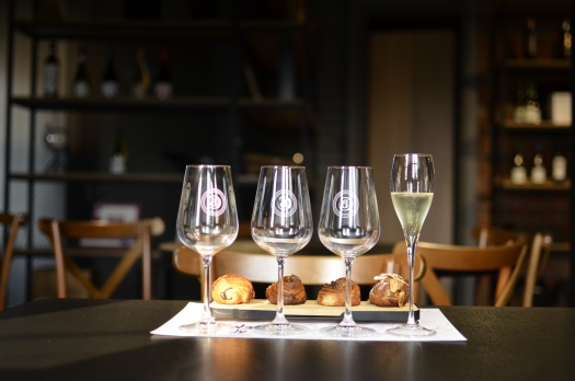 Croissants, Vinhos e Espumantes na Bodega Czarnobay